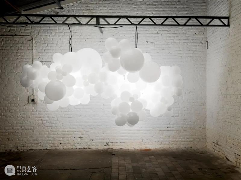 我们生活的日常世界 正在被白色气球入侵 | 国家美术·关注 视频资讯 | 崇真艺客